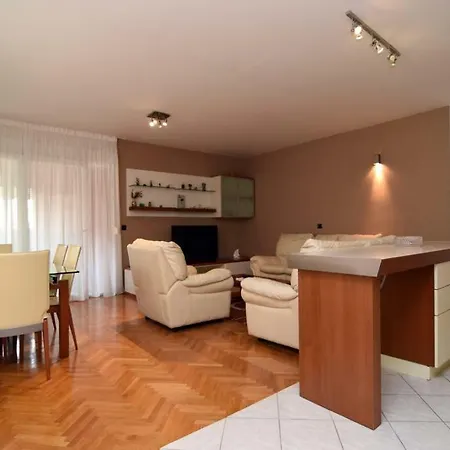 Gabriel Apartment *